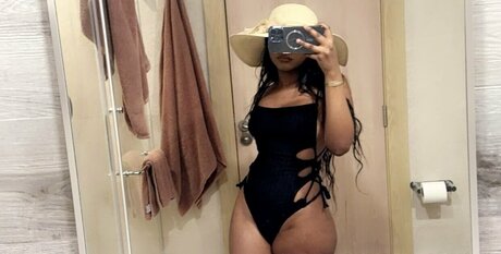 tftuelips naked model photos