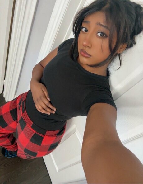 tftuelips model exclusive pics