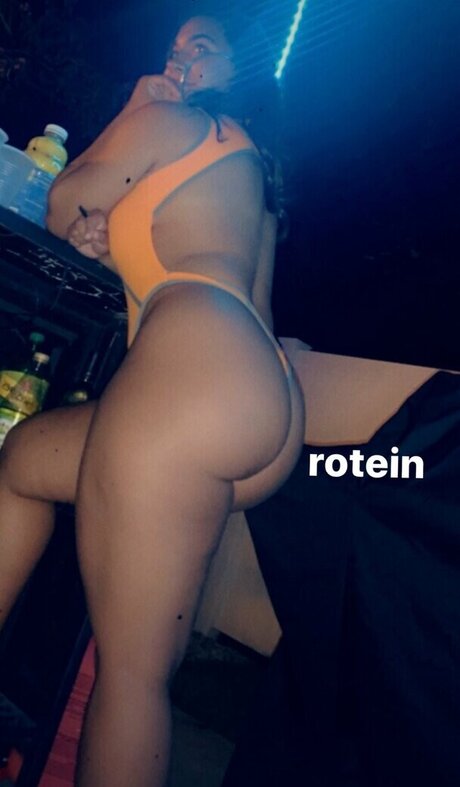 MsBeatDaEgg model porn photo