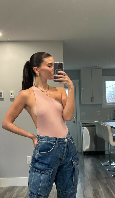 Carla Bezanson hd star photos