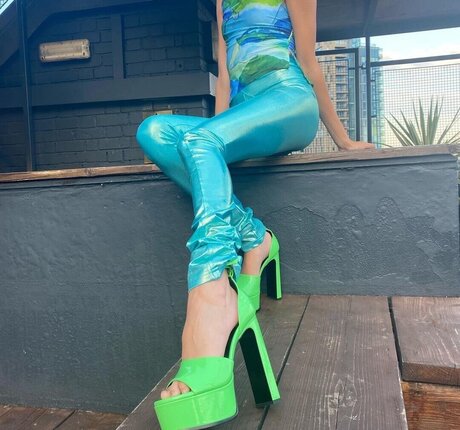 Nina Nesbitt star sex pic