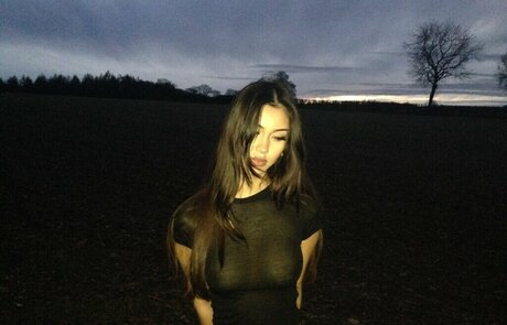 xeiyza naked actress pics