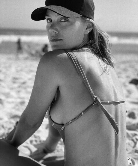 Pamela Tom_ model sexy pictures