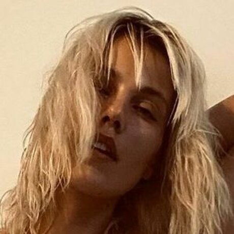 Pamela Tom_ model perfect photos