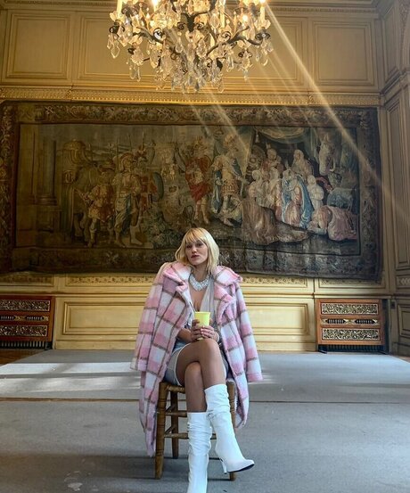 Pamela Tom_ model high quality pics