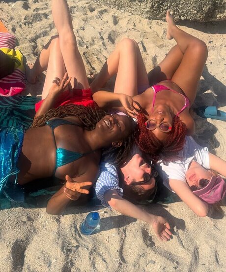 Sophie Duker hd actress pics