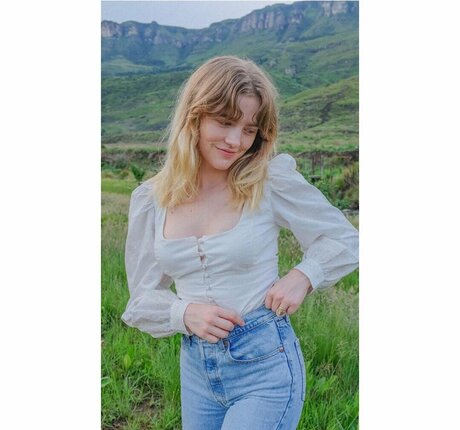 Maddie Hasson erotic pornstar picture