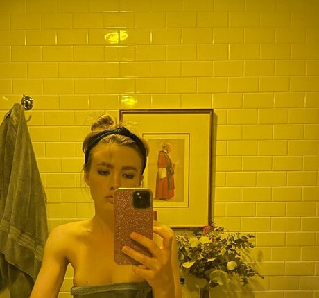 Maddie Hasson star naked images