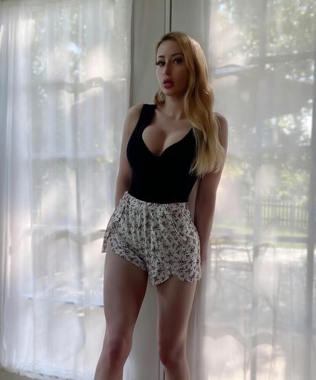 Alaina Taylor star perfect pics