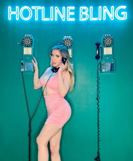 Alaina Taylor hot actress img