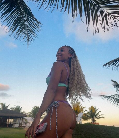 curvy solo onlyfans naked picture