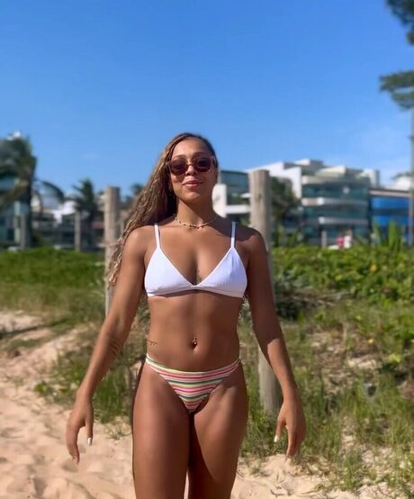 Lorrane Dos Santos naked actress img