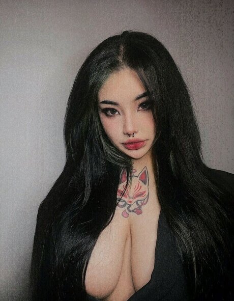 Sobaroll model sexy pic