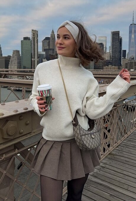 lara emilia model img