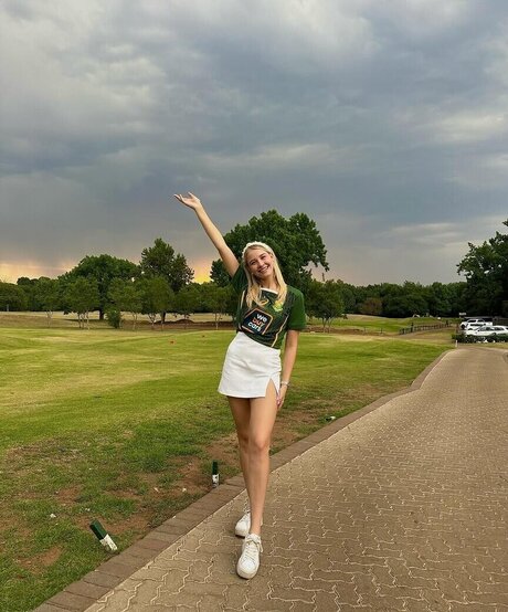 Juliet Small perfect model pics