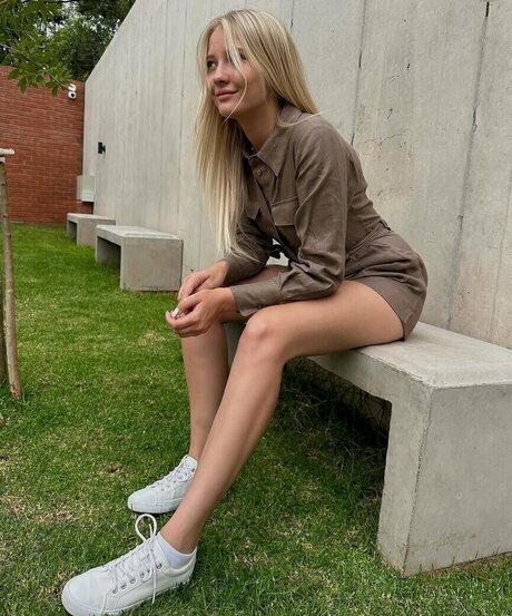 Juliet Small exclusive star pictures