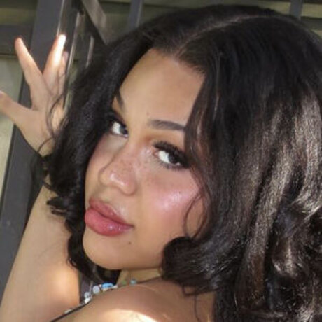 Zaya Perysian sexy actress pic