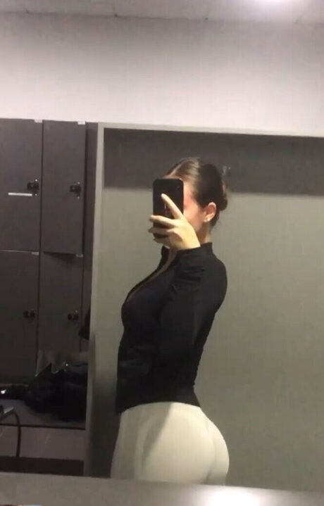 Vanessa Beauty and the Nerd model sex img