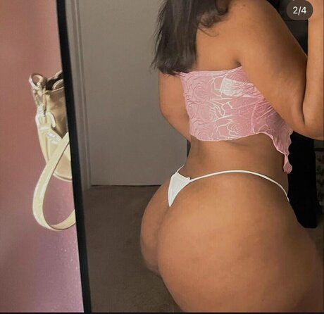 paolala a model exclusive image