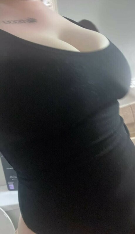 Caiidenn erotic model pictures