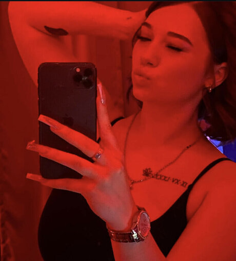 Caiidenn perfect model pic