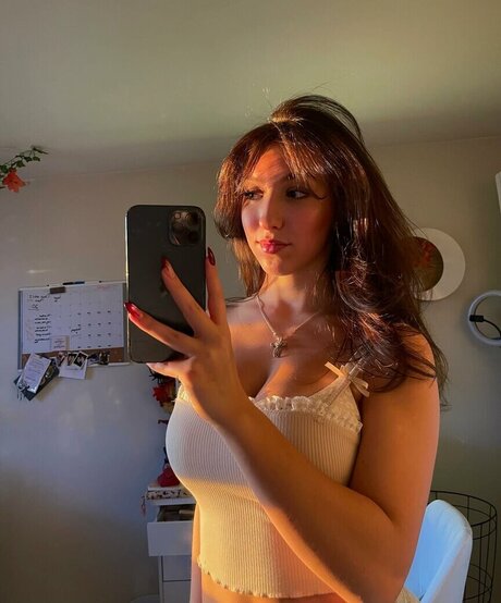 Bella Jones high quality pornstar img