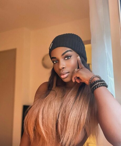 fsemelagne hot model photo