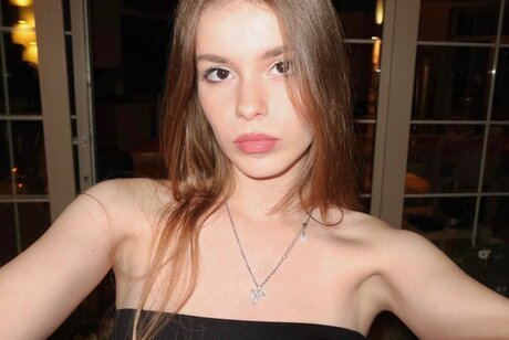 sosihue pornographic model photo