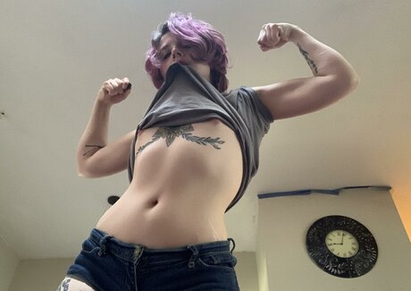 Riley Ramone free model pic