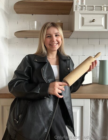 judy blooms pornstar sexy pic