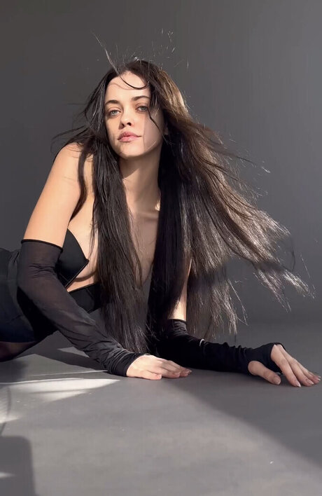 Vanessa Kunz model nudes images