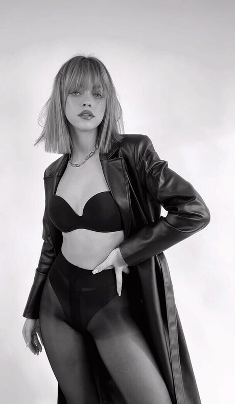 Vanessa Kunz pornstar perfect image