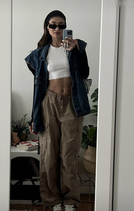 Sarah Posch hd actress photo