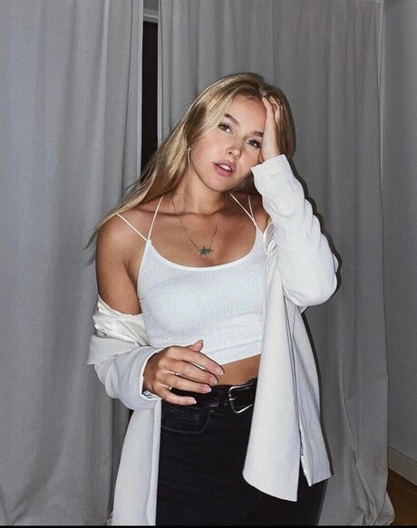 Cirizzle pretty pornstar pics