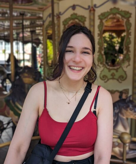 Haselnuuuss art actress picture