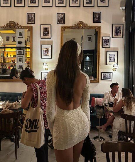 Shayna Senior erotic model image