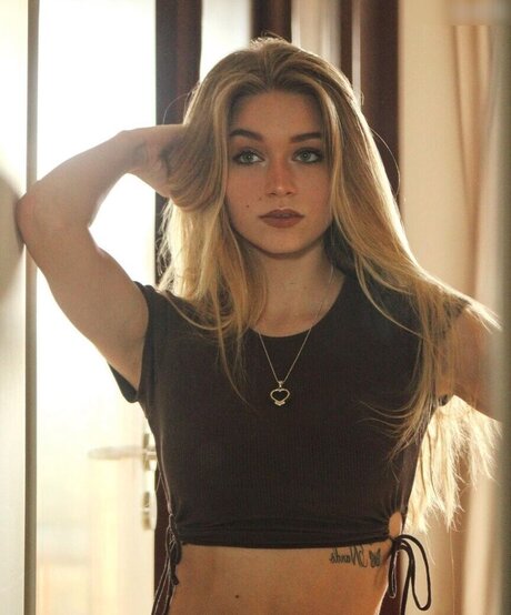 xh elen ax2 Helena art actress pic