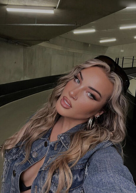 Eileensziv star erotic photos