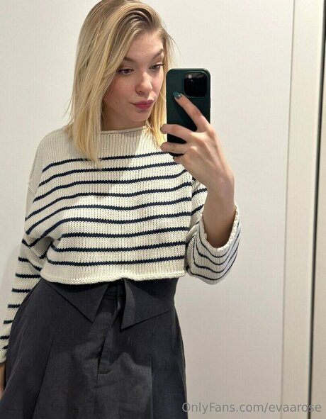 Evaarose art model photo