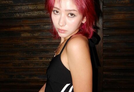 Ninonekw pornstar nude picture