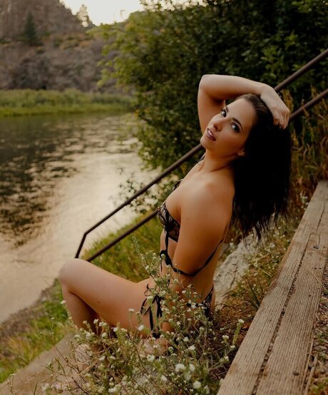 Annie Kundis nice model picture