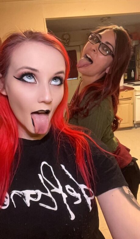 Carrie Cannie model top photo