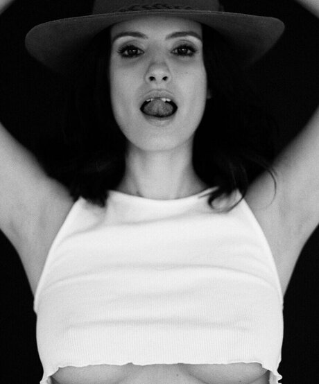 Amanda De Godoi adult model photo