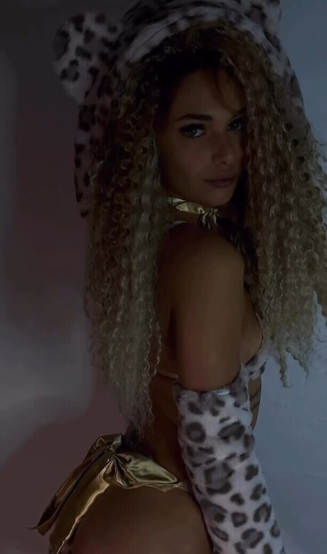 Elsa Wei enbach sexy star pictures