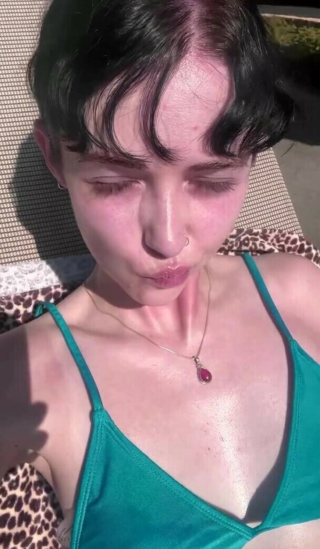 Holly Laing pornstar photos