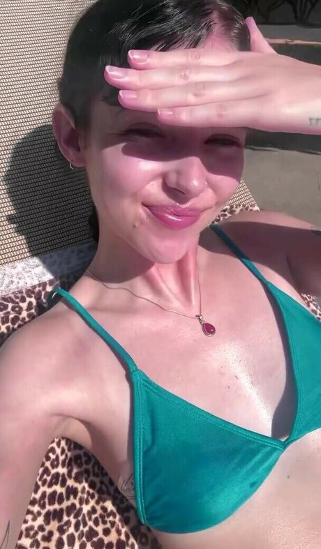 Holly Laing model sexy pic