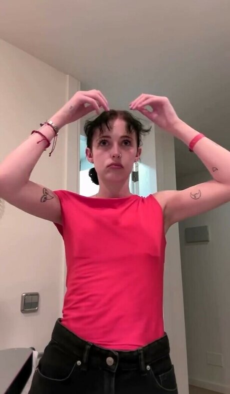 Holly Laing pornstar free pics