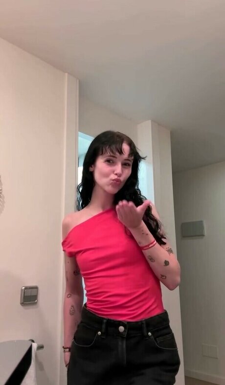 Holly Laing perfect actress photos