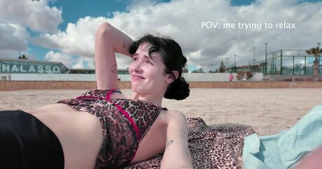 Holly Laing nude star galleries