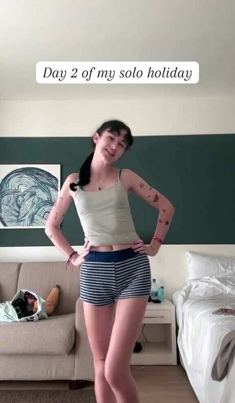 Holly Laing model hd picture